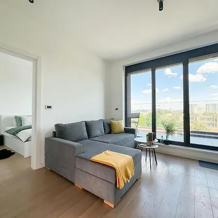 West 65 Airport بلغراد