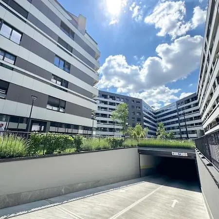 West 65 Airport شقة